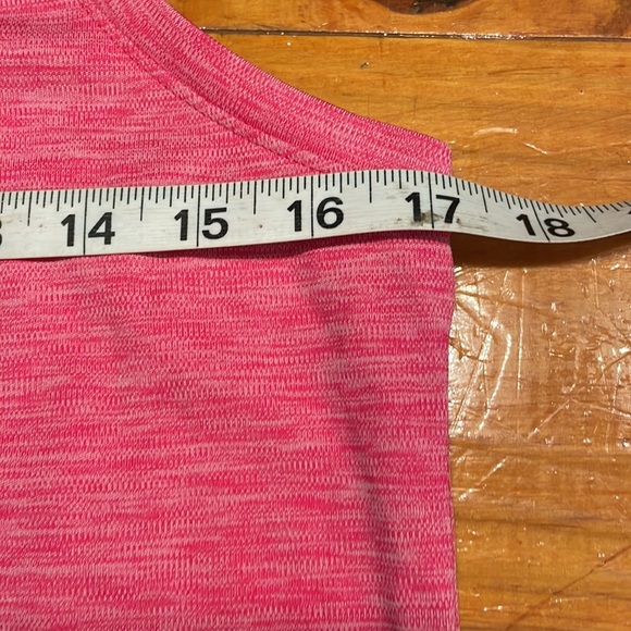 NWOT Medium Under Armour Heat Gear pink sleeveless v-neck tank top - Picture 11 of 13
